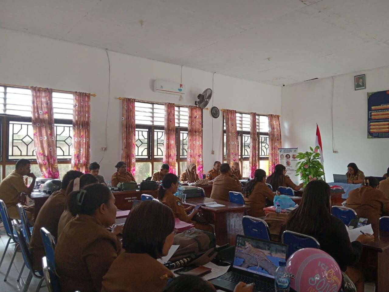 Rapat bersama Kepala SMA PGRI DOBO dan Dewan Guru  Persiapan Proses Pembelajaran Pada Semester Ganjil Tahun Pelajaran 2025/2026